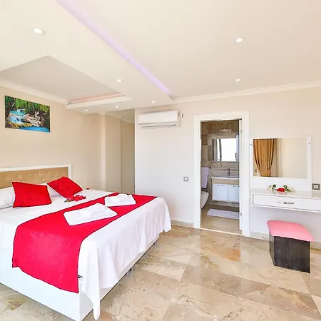 Julia Homes